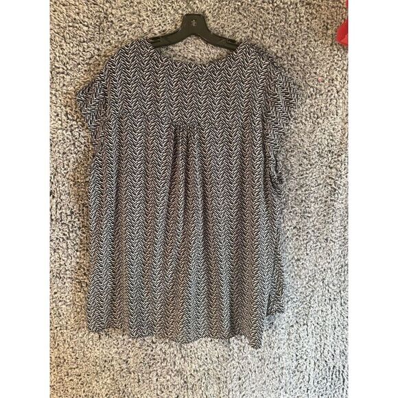 Daniel Rainn Women's 4X Black Geometric V-Neck Short Sleeve Blouse - Picture 4 of 8